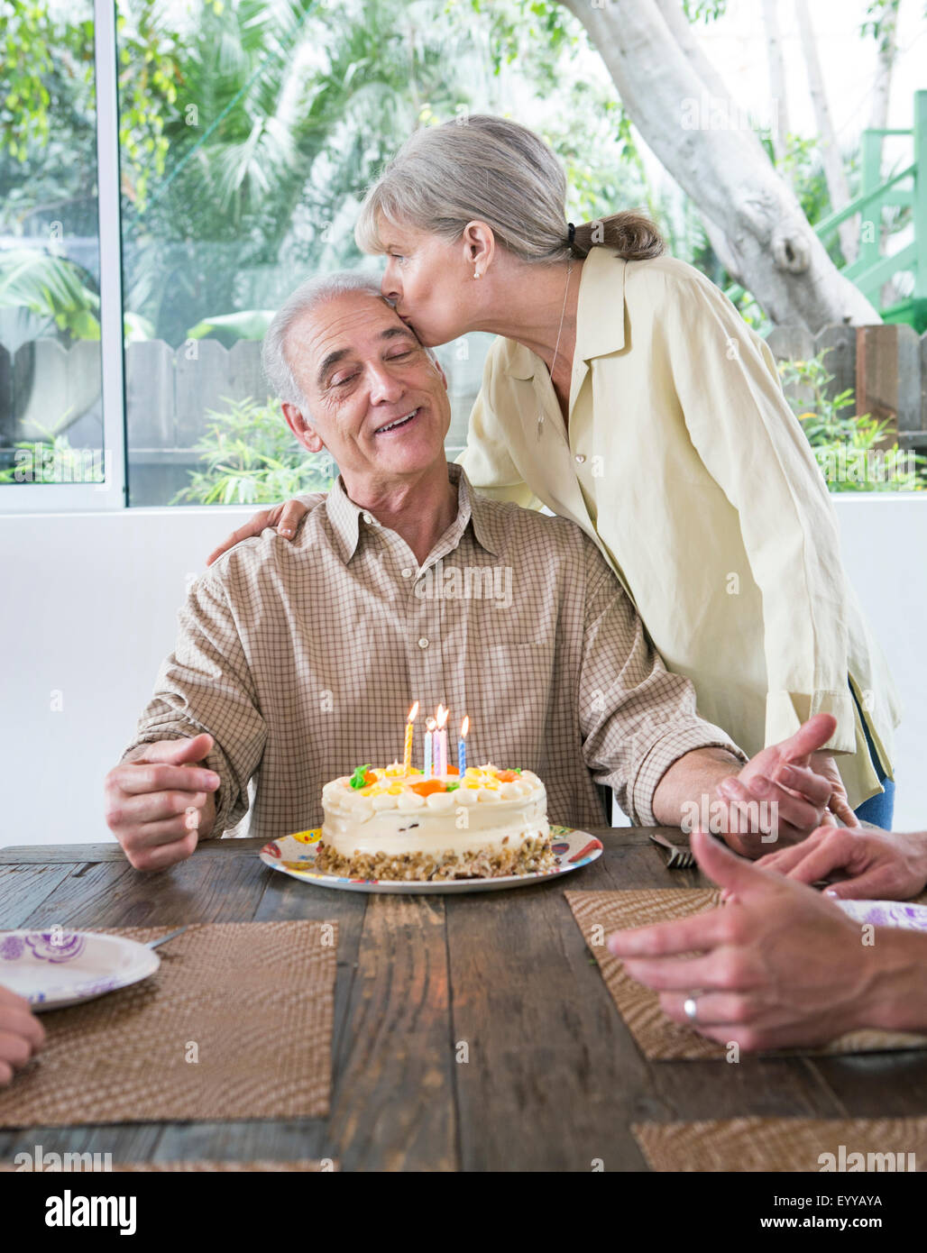 Caucasian family celebrating birthday at table Banque D'Images