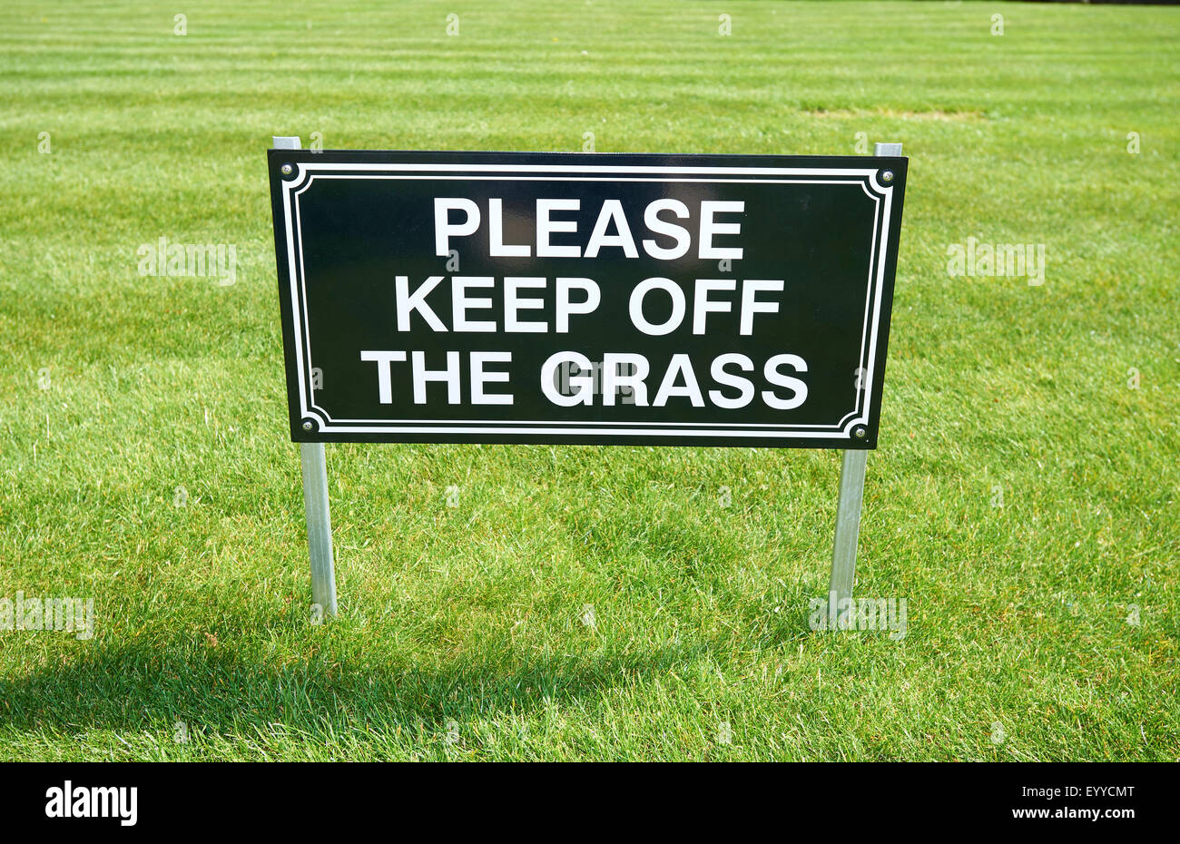 Restez à l'écart l'herbe sign Banque D'Images