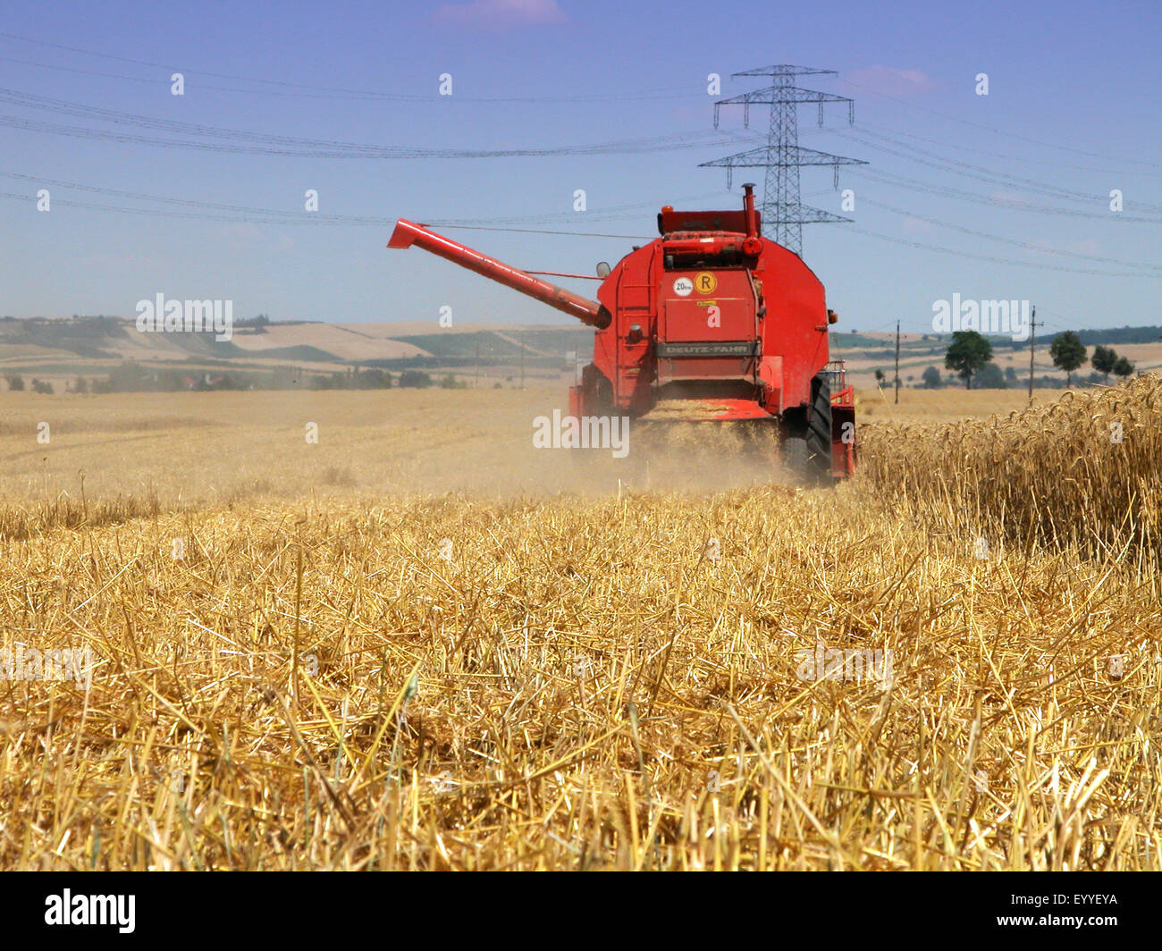 combiner-faucheuse-batteuse-banque-de-photographies-et-d-images-haute
