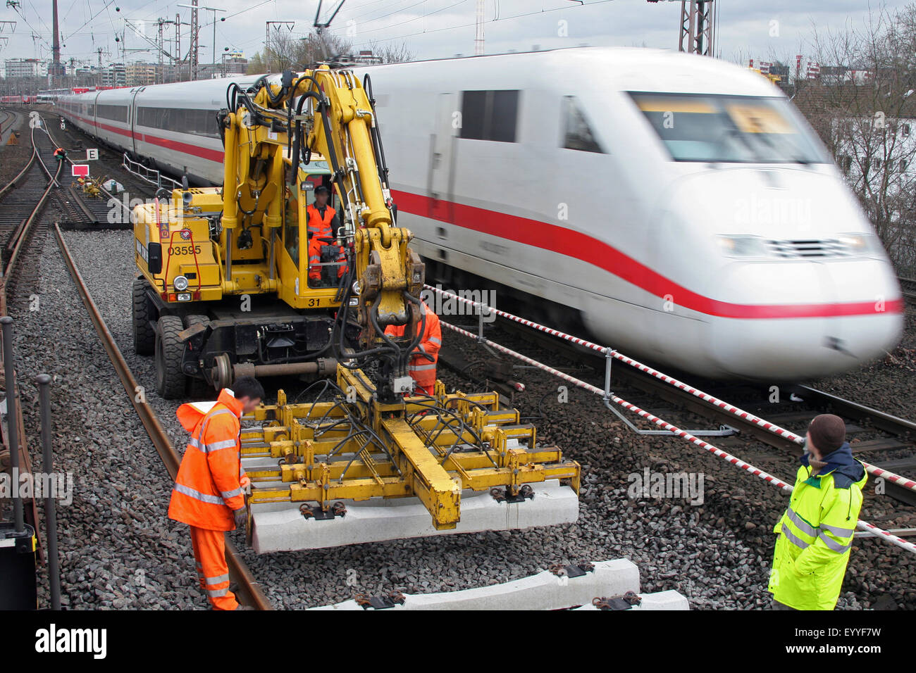 Suivi de travaux publics et Intercity-Express, Allemagne Banque D'Images