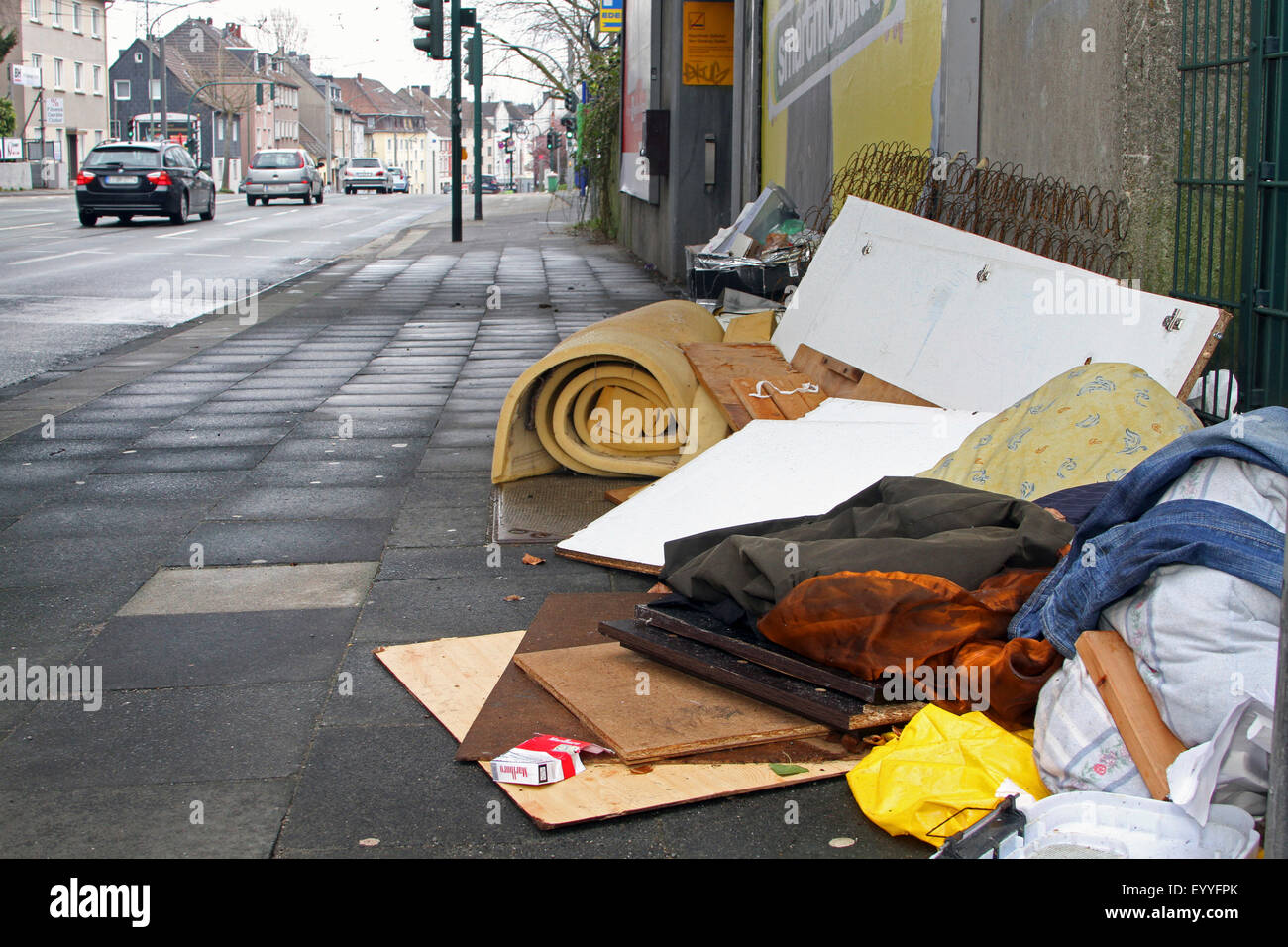 Grande corbeille au bord de la route, Allemagne Banque D'Images