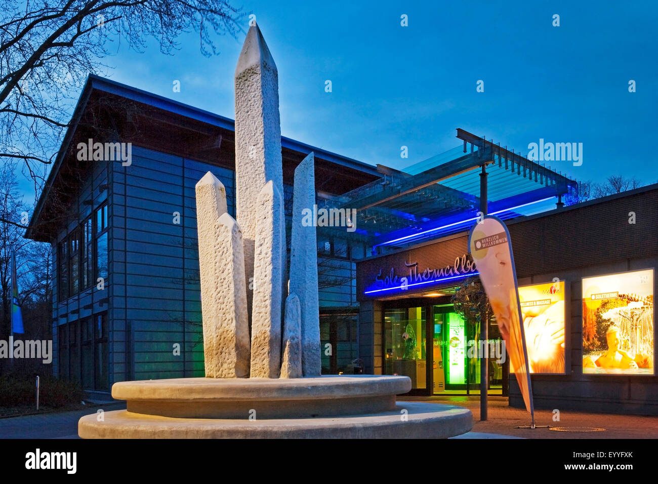 Cristal de Sel fontaine en face de la station thermale, l'Allemagne, en Rhénanie du Nord-Westphalie, Rhénanie-Palatinat, Bad Sassendorf Banque D'Images