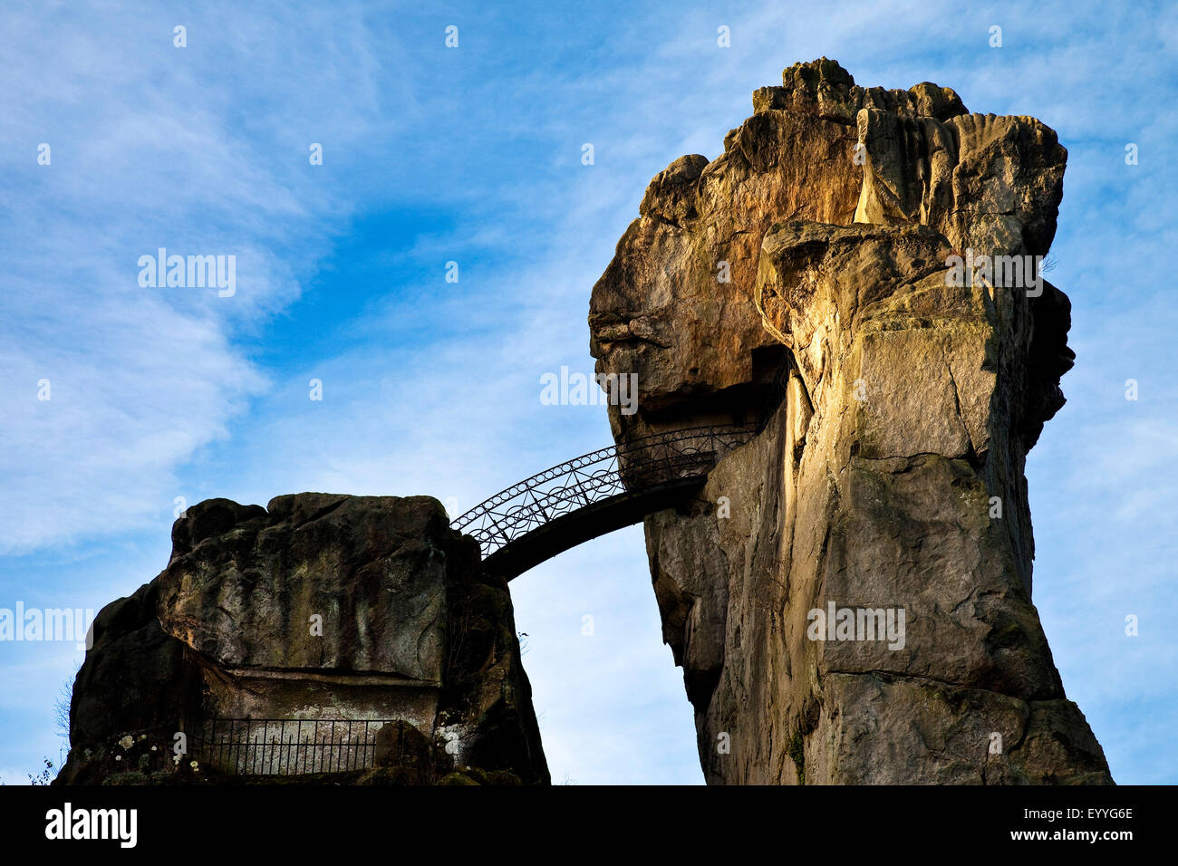 Externsteine, piliers de grès avec pont, forêt de Teutoburg, en Allemagne, en Rhénanie du Nord-Westphalie, à l'Est de la Westphalie, Horn-Bad Meinberg Banque D'Images