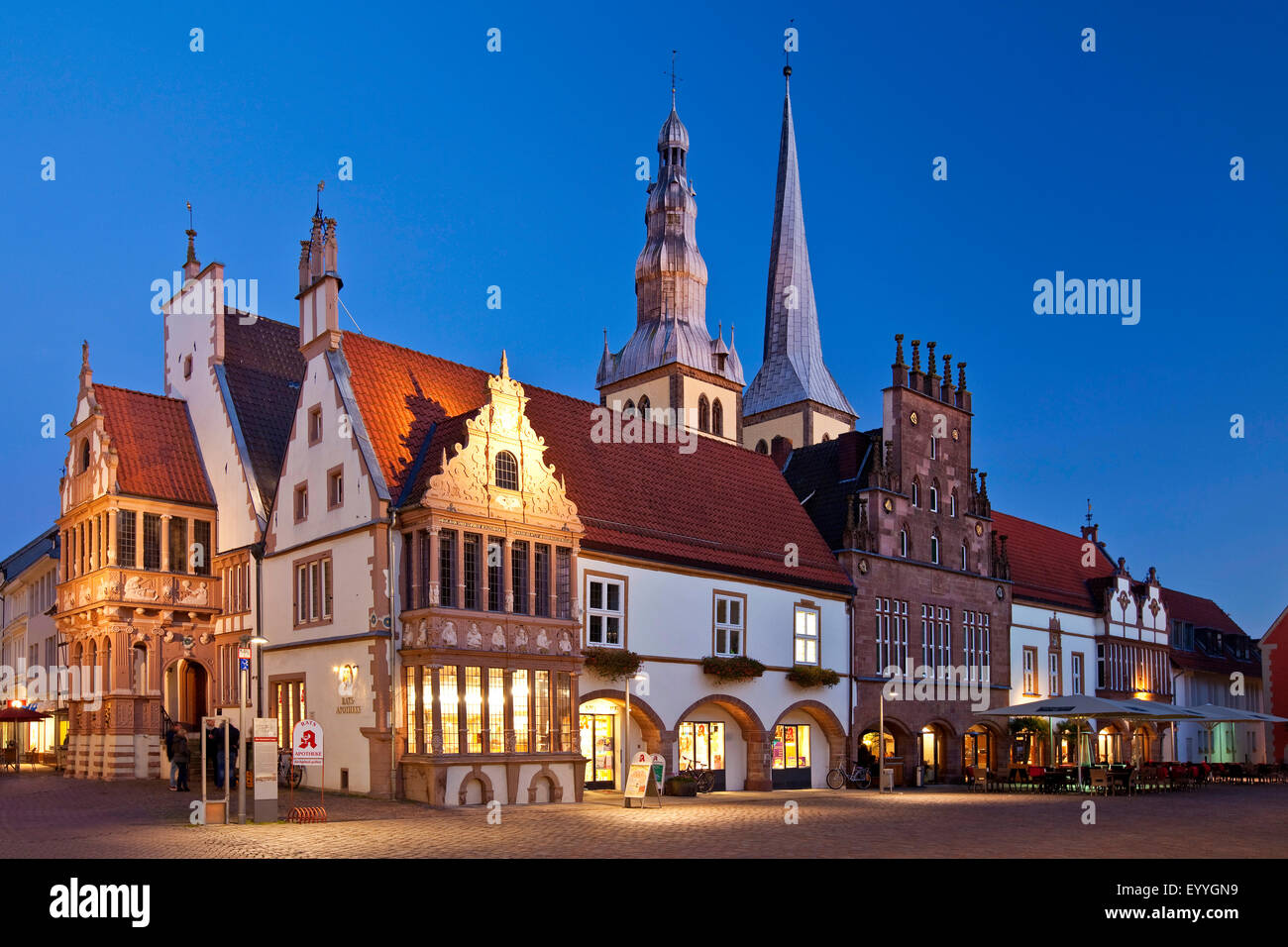 Place du marché avec l'hôtel de ville et église Saint Nicolas, l'Allemagne, en Rhénanie du Nord-Westphalie, à l'Est de la Westphalie, Lemgo Banque D'Images
