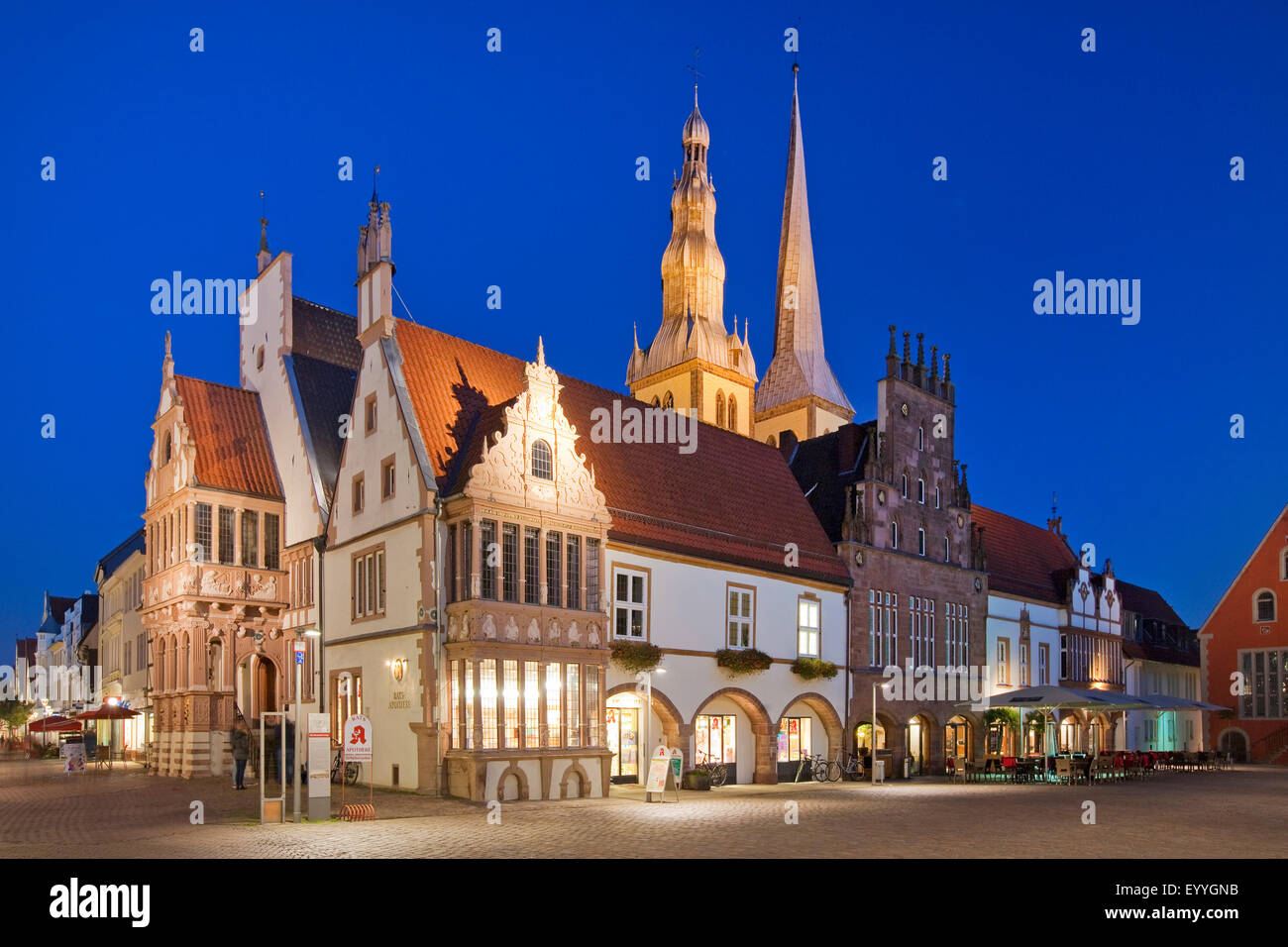 Place du marché avec l'hôtel de ville et église Saint Nicolas, l'Allemagne, en Rhénanie du Nord-Westphalie, à l'Est de la Westphalie, Lemgo Banque D'Images