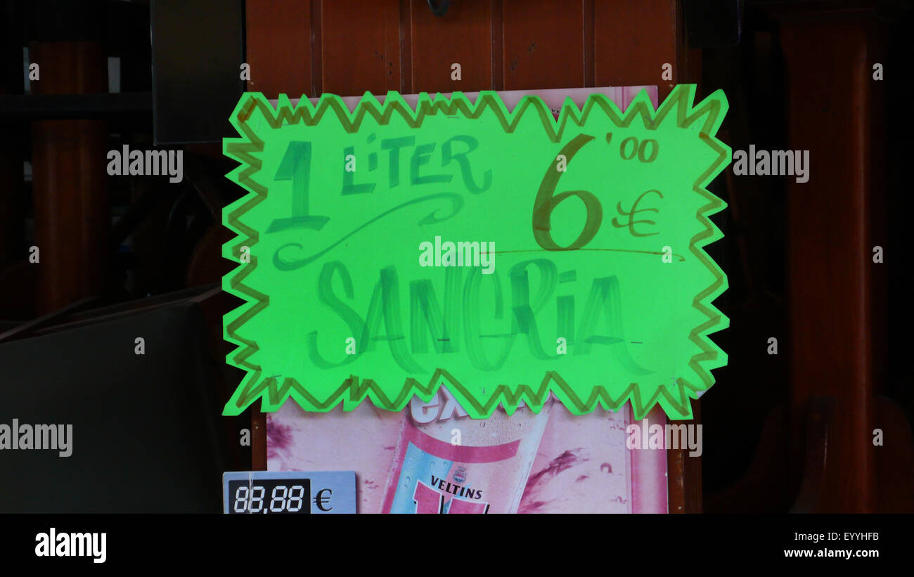'Étiquette de prix 1 litre de sangria à seulement 6 euros', Espagne, Baléares, Majorque Banque D'Images
