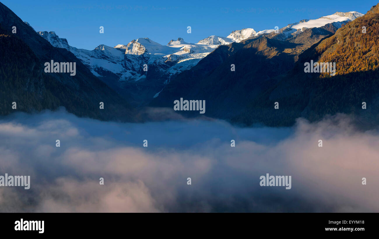 Groupe Gran Paradiso dans la lumière du matin, l'humeur de l'Italie, Misty Banque D'Images