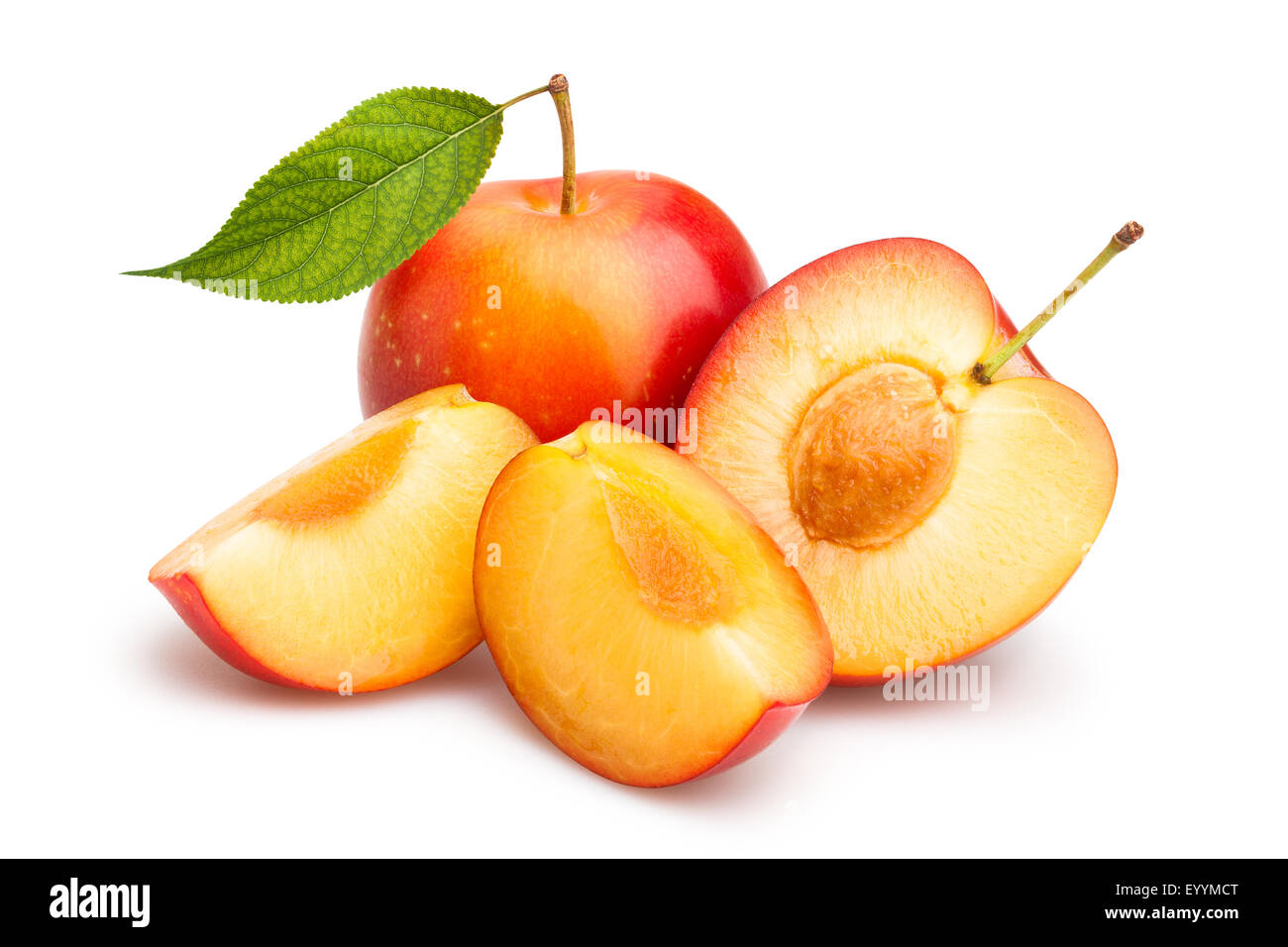 Prune rouge isolé Banque D'Images