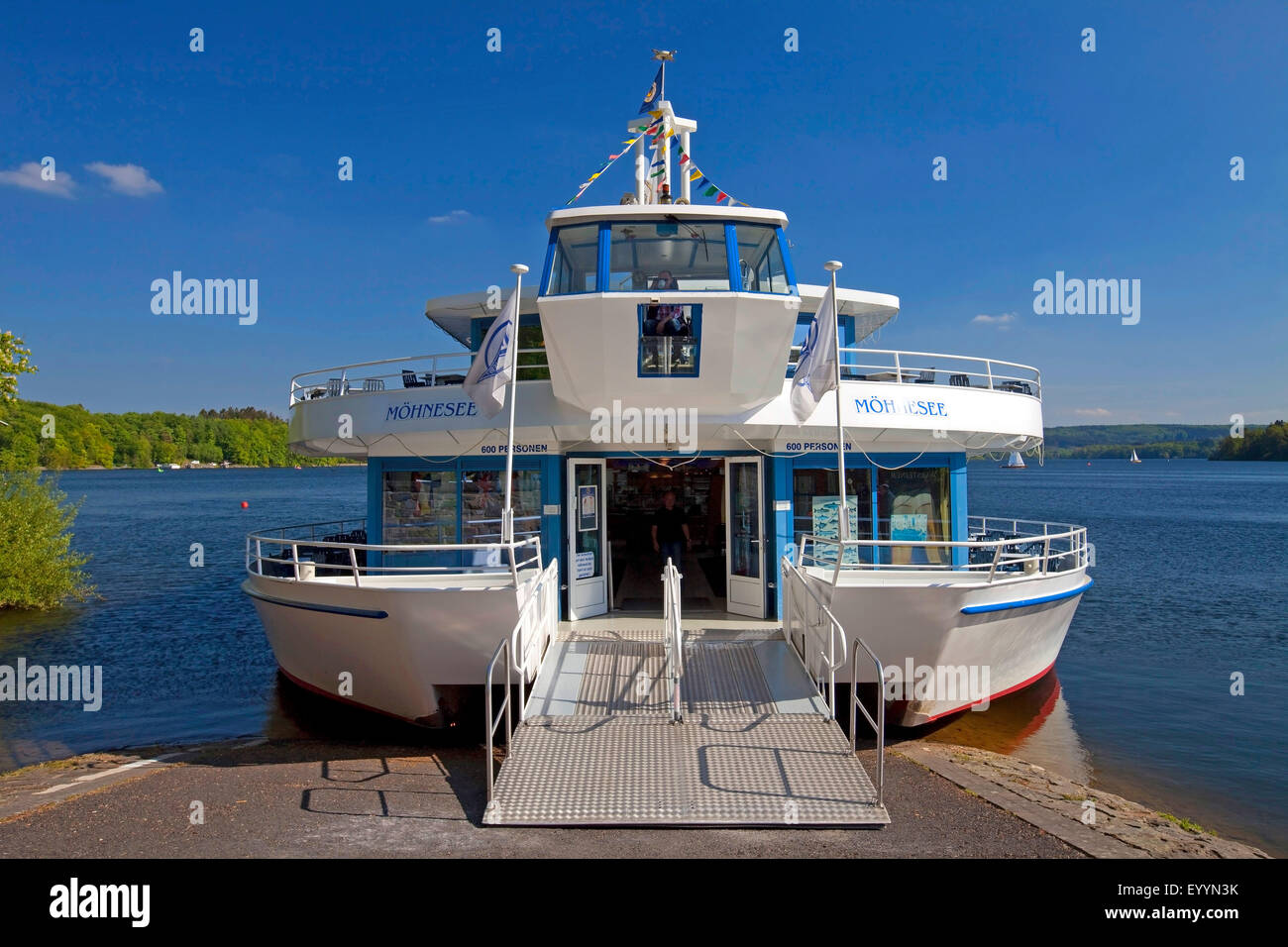 Excursion bateau MS Moehnesee sur réservoir Moehne, Allemagne, Rhénanie du Nord-Westphalie, Rhénanie-Palatinat, Moehnesee Banque D'Images