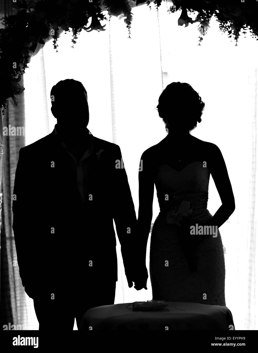 Silhouette de la mariée et le marié Banque D'Images