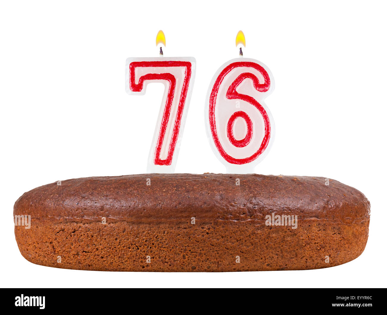 Gâteau d'anniversaire avec des bougies numéro 76 isolé sur fond blanc Banque D'Images