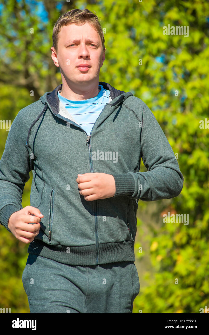 Jogging du matin l'homme menant un style de vie sain Banque D'Images