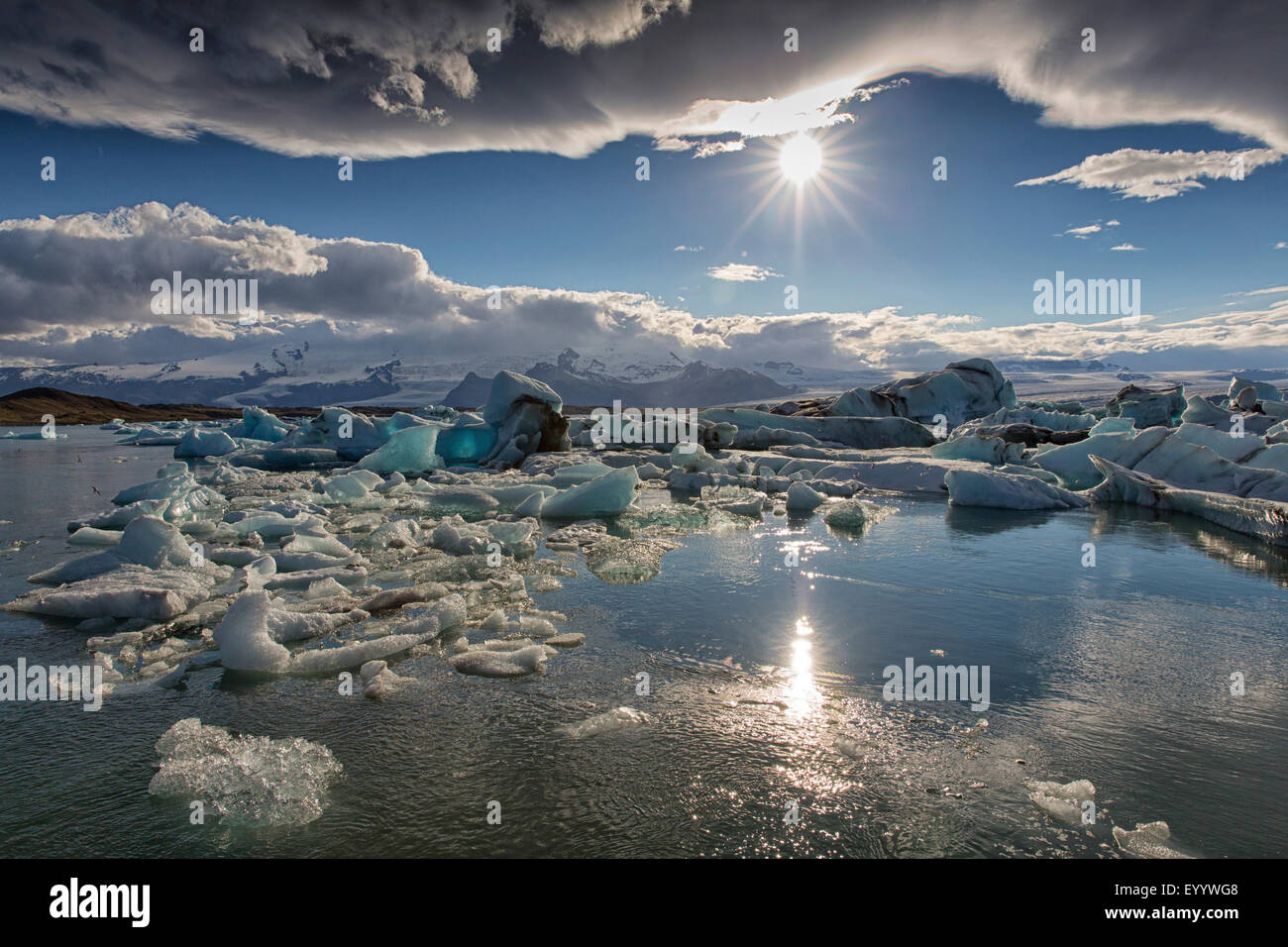 Joekulsarlon lac glaciaire au coucher du soleil, l'Islande, l'Austurland, Kalfafellsstadur Banque D'Images