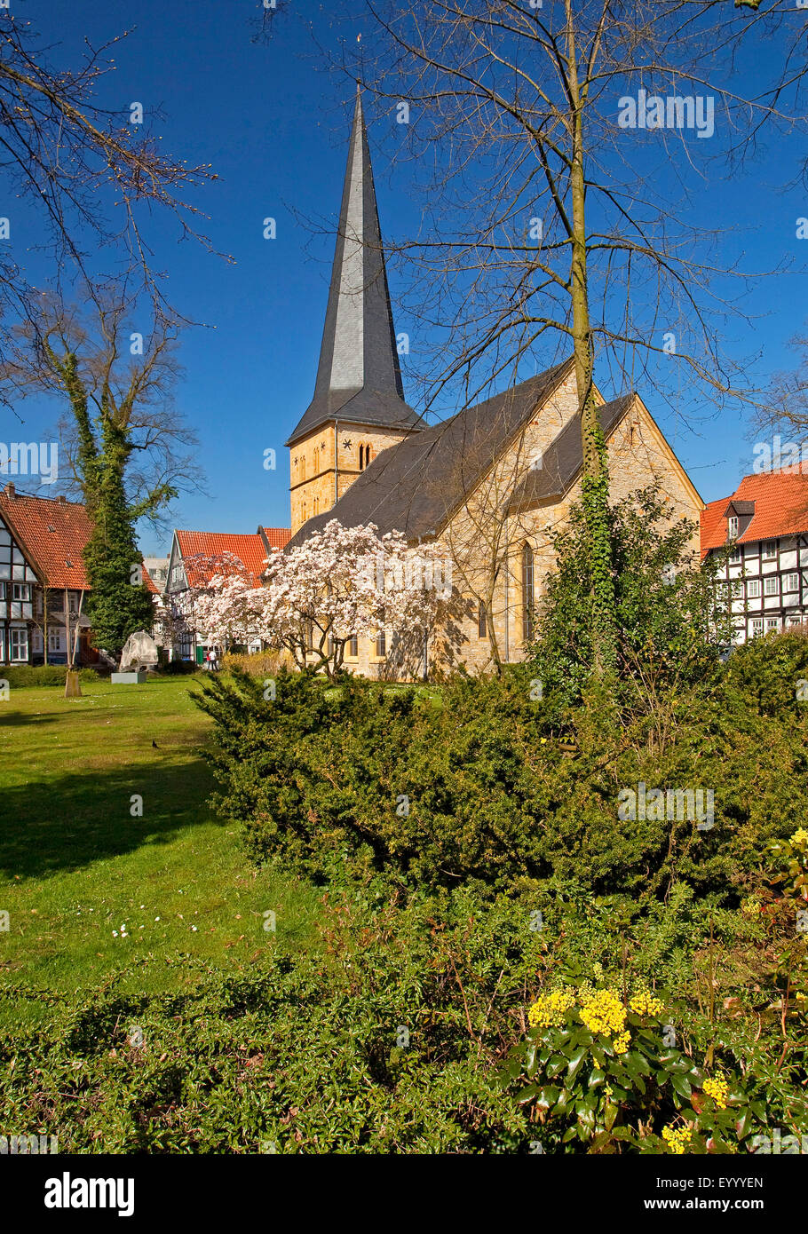 Vieille place de l'église avec l'église de l'Apôtre à Gütersloh, Allemagne, Rhénanie du Nord-Westphalie, à l'Est de la Westphalie, Gütersloh Banque D'Images