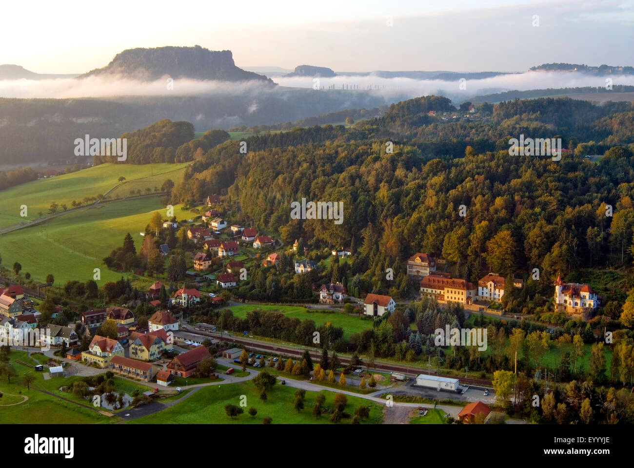 La Suisse saxonne en automne matin, l'Allemagne, la Saxe, le Parc National de la Suisse saxonne Banque D'Images