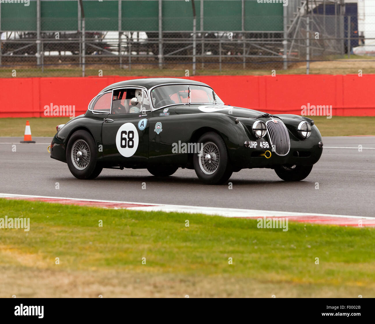 Un 1958, Jaguar XK150 pouvant bénéficier de la Stirling Moss Trophy pour le pré' 61 voitures de sport à la Silverstone Classic. Banque D'Images