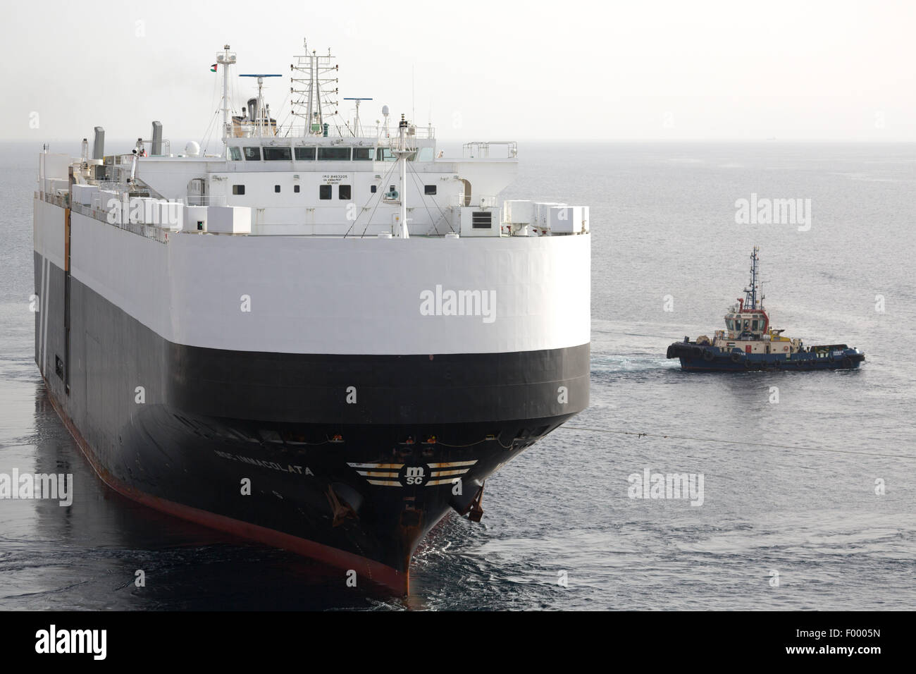 MSC IMMACOLATA transporteur véhicules. navire de quitter le port d'Aqaba, Jordanie Banque D'Images