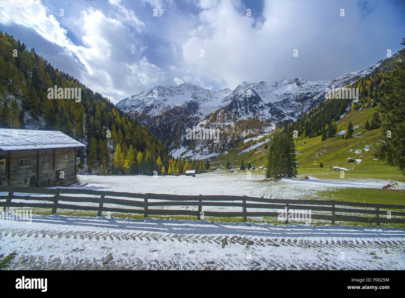 Vue de l'Oberstaller Alp de montagnes Villgraten, Autriche, Tyrol de l'Est, Defereggengebirge Banque D'Images