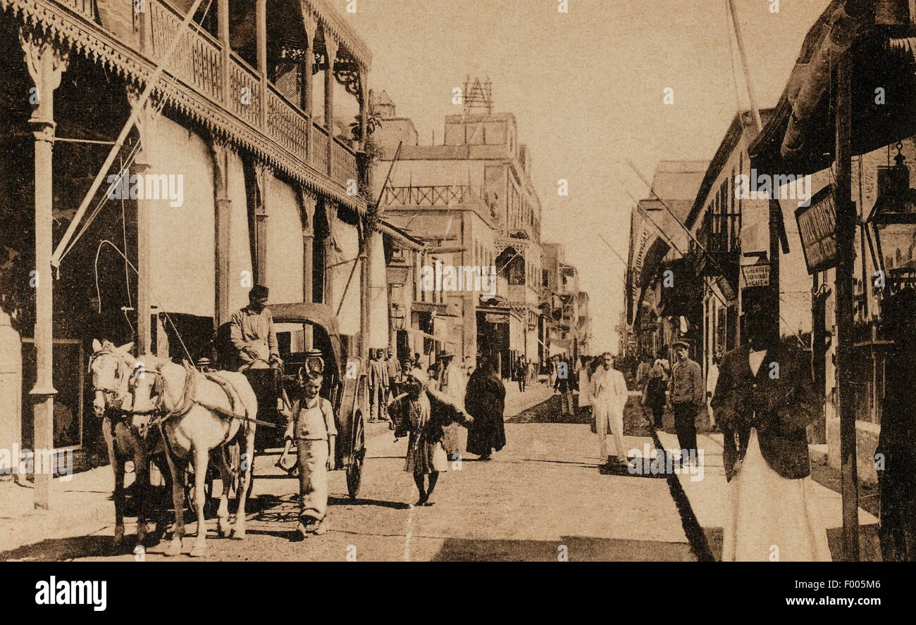 Suez, Egypte - 1900 - Une vieille carte postale d'un occupé et mutli-Colmar culturelle dans la rue, la ville de Suez, à l'extrémité sud du Canal de Suez. COPYRIGHT COLLECTION PHOTOGRAPHIQUE DE BARRY IVERSON TOUS DROITS RÉSERVÉS Banque D'Images