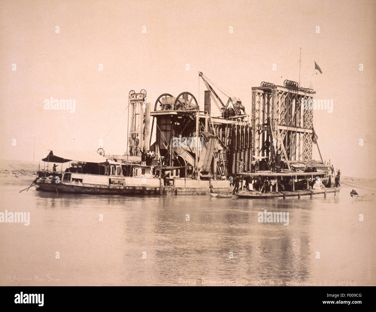 Le Sud Du Canal De Suez Egypte 1870 Une Drague Au Kilometre 40 En Prenant 10 Ans Pour Construire Le Canal De Suez A Ete Concu Par Le Francais Ferdinand