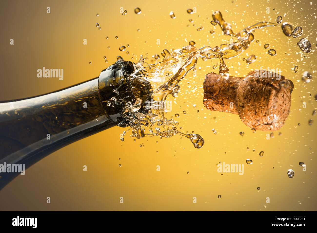 L'ouverture d'une bouteille de champagne. Concept de célébration. Banque D'Images