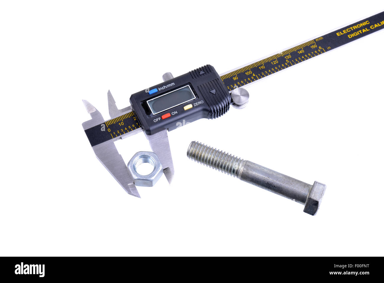 Close up d'un étrier avec un écrou et un boulon isolé sur fond blanc Banque D'Images