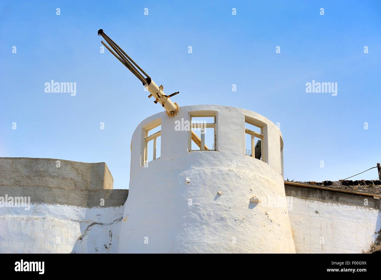 Un vieux moulin désaffecté en Dafnedes,Grèce, Santorin Banque D'Images