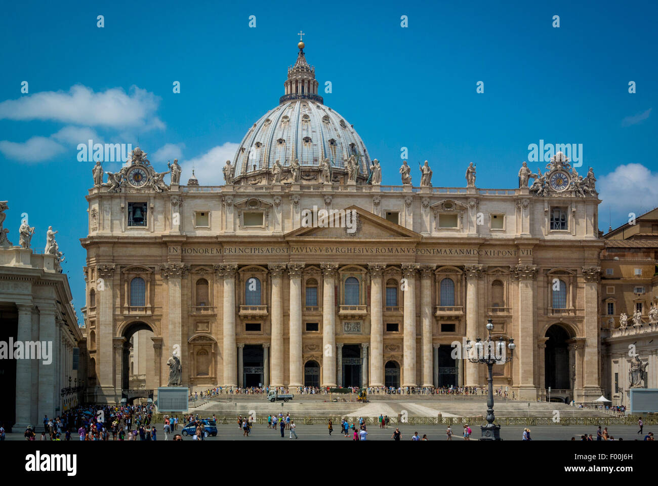 La basilique St Pierre, St Peters Square. Cité du Vatican, Rome. L'Italie. Banque D'Images