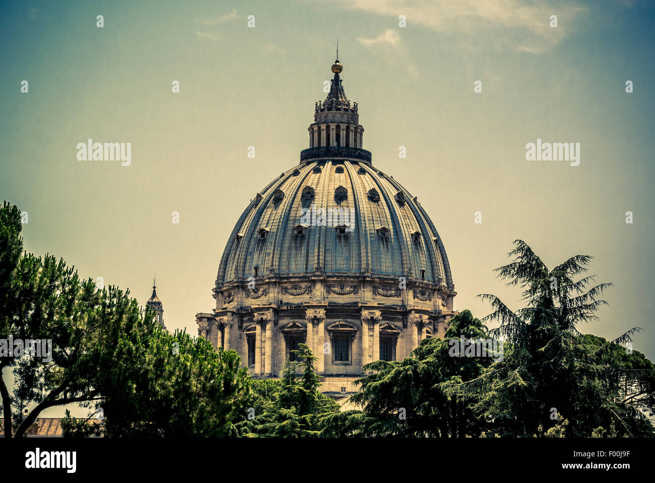Le dôme de la Basilique St Pierre shot du Vatican. Rome. L'Italie. Banque D'Images
