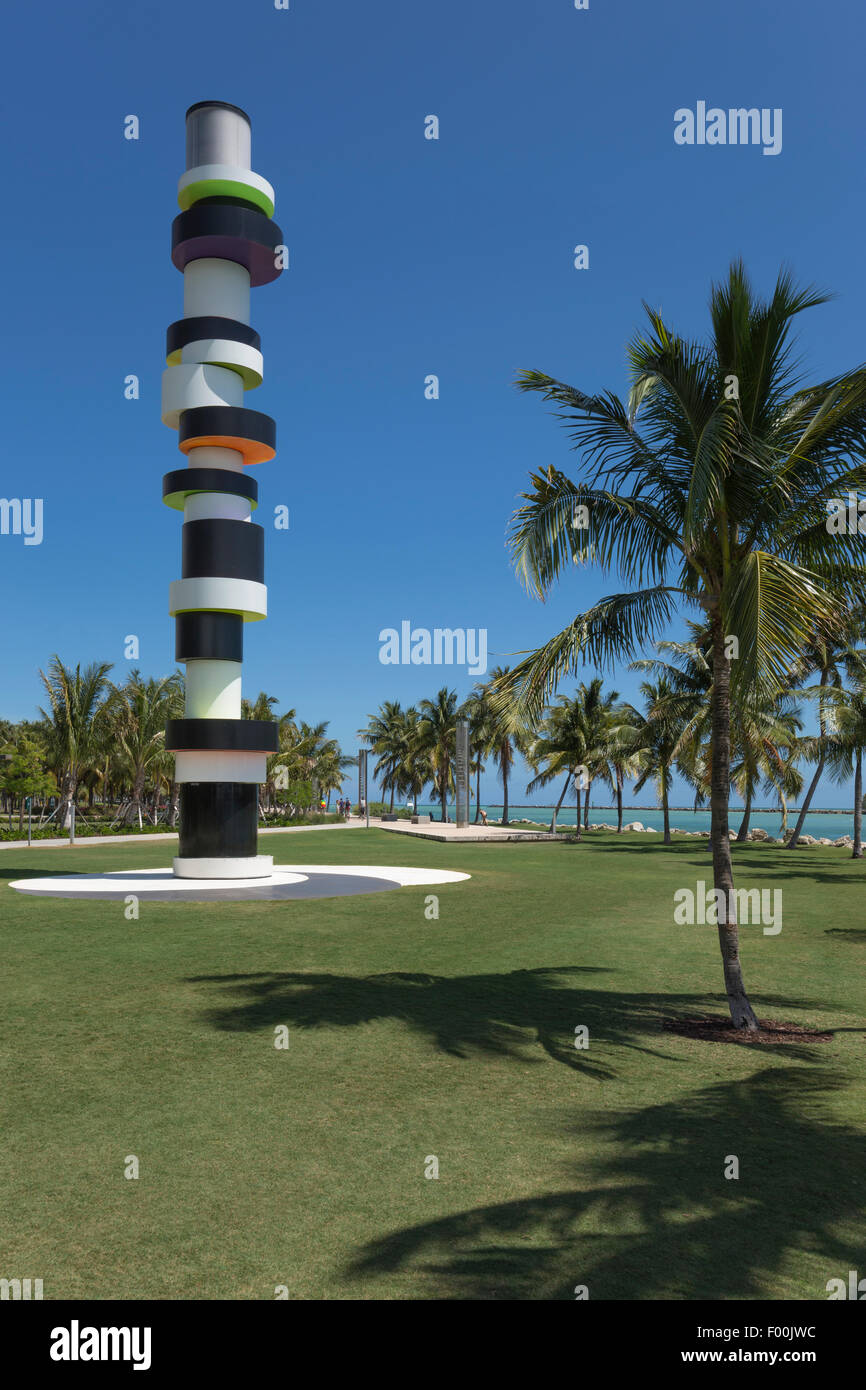 La sculpture PHARE OBSTINÉ (©Tobias Rehberger 2011) SOUTH POINTE PARK MIAMI BEACH FLORIDE USA Banque D'Images La sculpture PHARE OBSTINÉ (©Tobias Rehberger 2011) SOUTH POINTE PARK MIAMI BEACH FLORIDE USA Banque D'Images