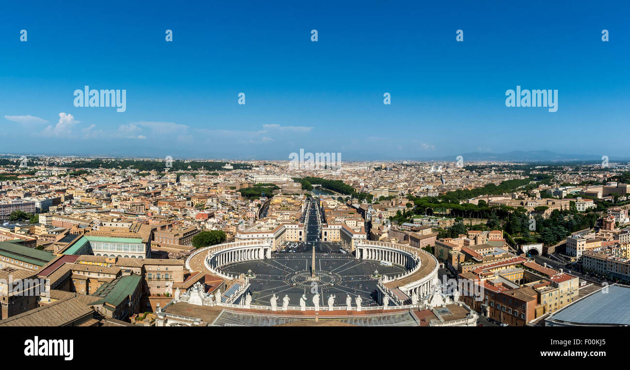 La Place Saint Pierre tourné depuis la coupole de la Basilique St Pierre. Cité du Vatican, Rome. L'Italie. Banque D'Images