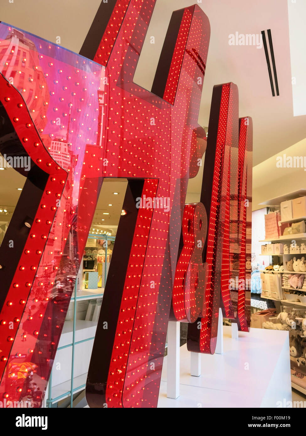 H and m herald square top