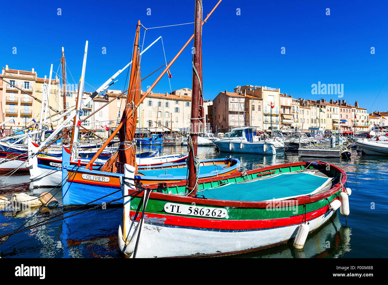 Bateau de pêche traditionnel pointu Banque de photographies et d’images ...