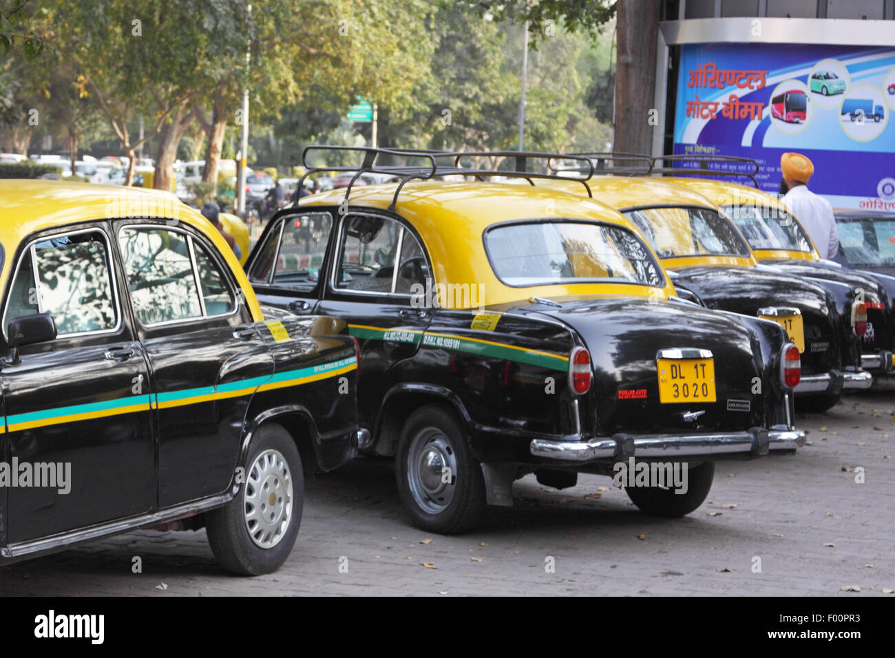 L'ambassadeur des taxis sur un stand à New Delhi. Ce type de véhicule a longtemps été un élément important dans les villes indiennes Banque D'Images