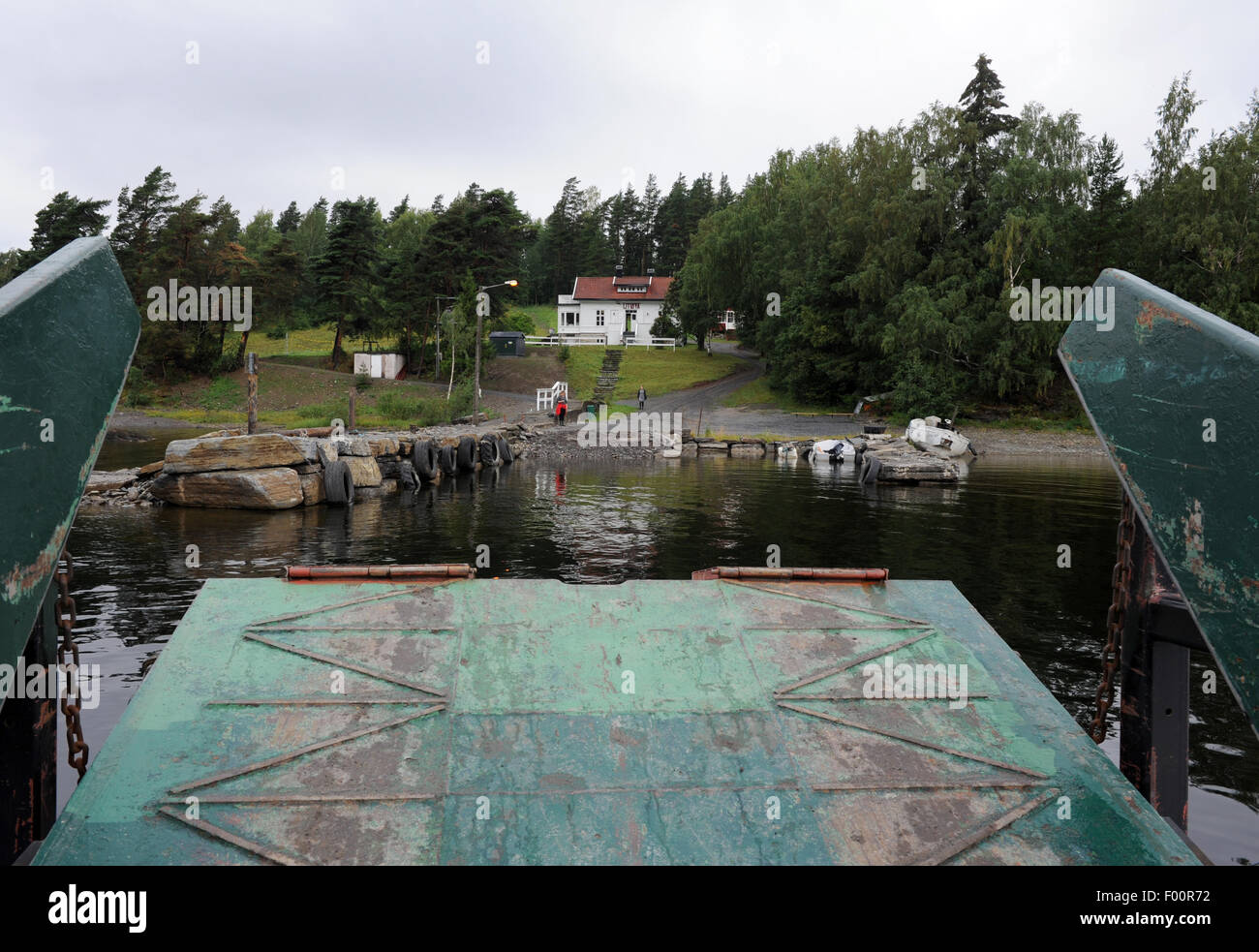 Utoya en Norvège. 5 Août, 2015. Une vue de l'ancienne cafétéria étaient beaucoup des jeunes ont été tués au cours de l'Utoya massacre sur l'île d'Utoya, en Norvège, 5 août 2015. Quatre ans après l'attentat par Anders Behring Breivik, l'organisation de jeunesse du Parti ouvrier norvégien (AUF) est à nouveau d'inviter les jeunes à rejoindre leur camp d'été sur l'île. Photo : Sigrid Harms/dpa/Alamy Live News Banque D'Images