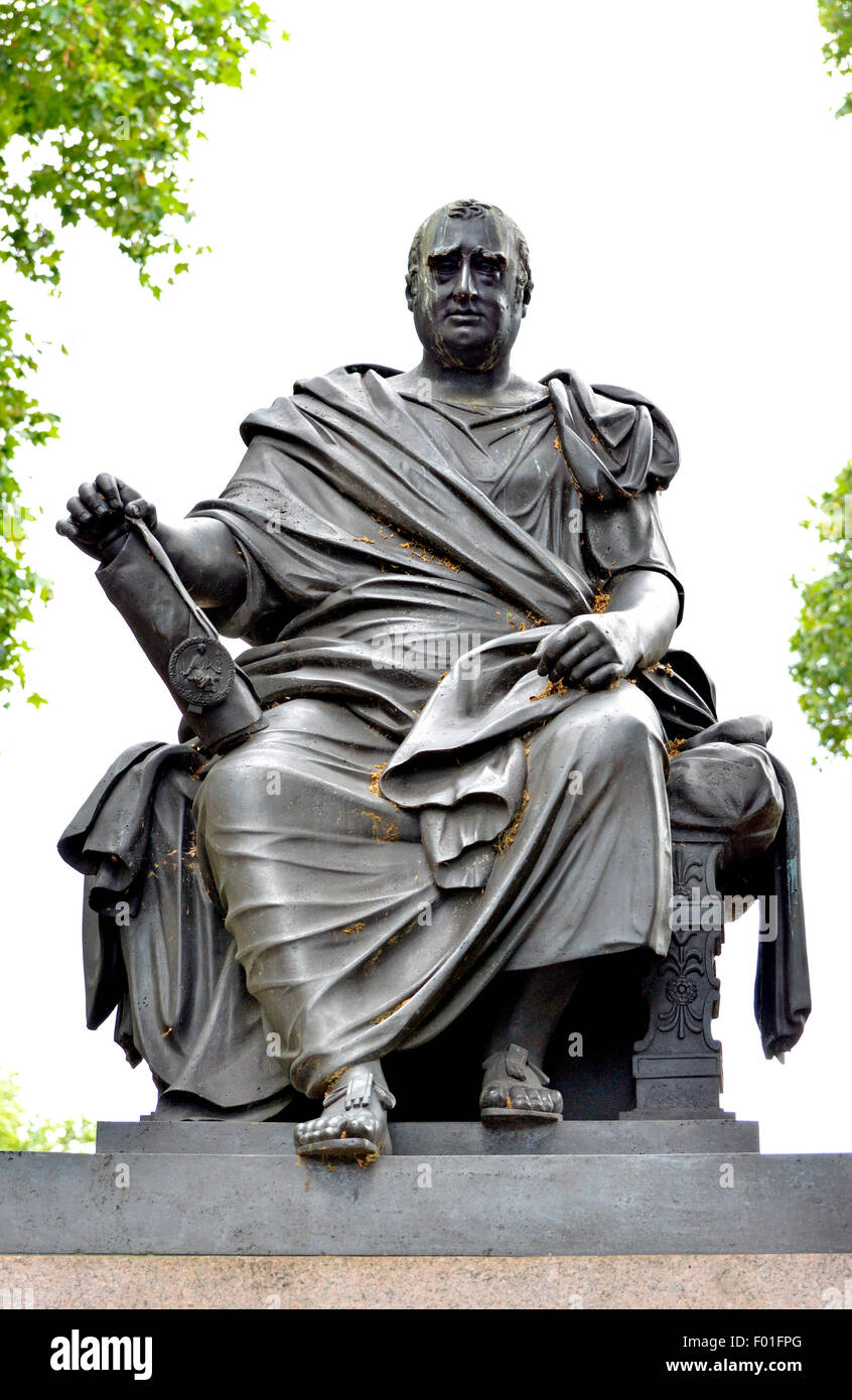 Londres, Angleterre, Royaume-Uni. Statue de Charles James Fox (1749-1806) Homme politique whig. Bloomsbury Square ; 1816, par Sir Richard Westmacott Banque D'Images