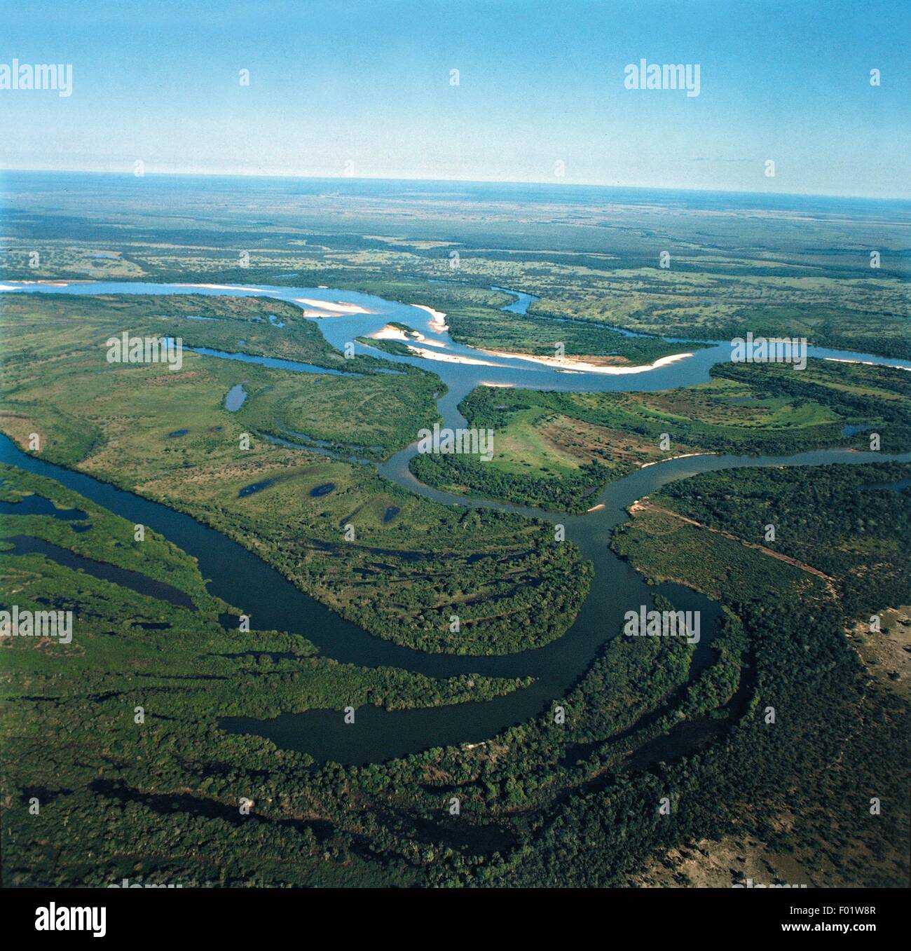 Vue aérienne du cours supérieur du Rio Araguaia, Mato Grosso - Brésil. Banque D'Images