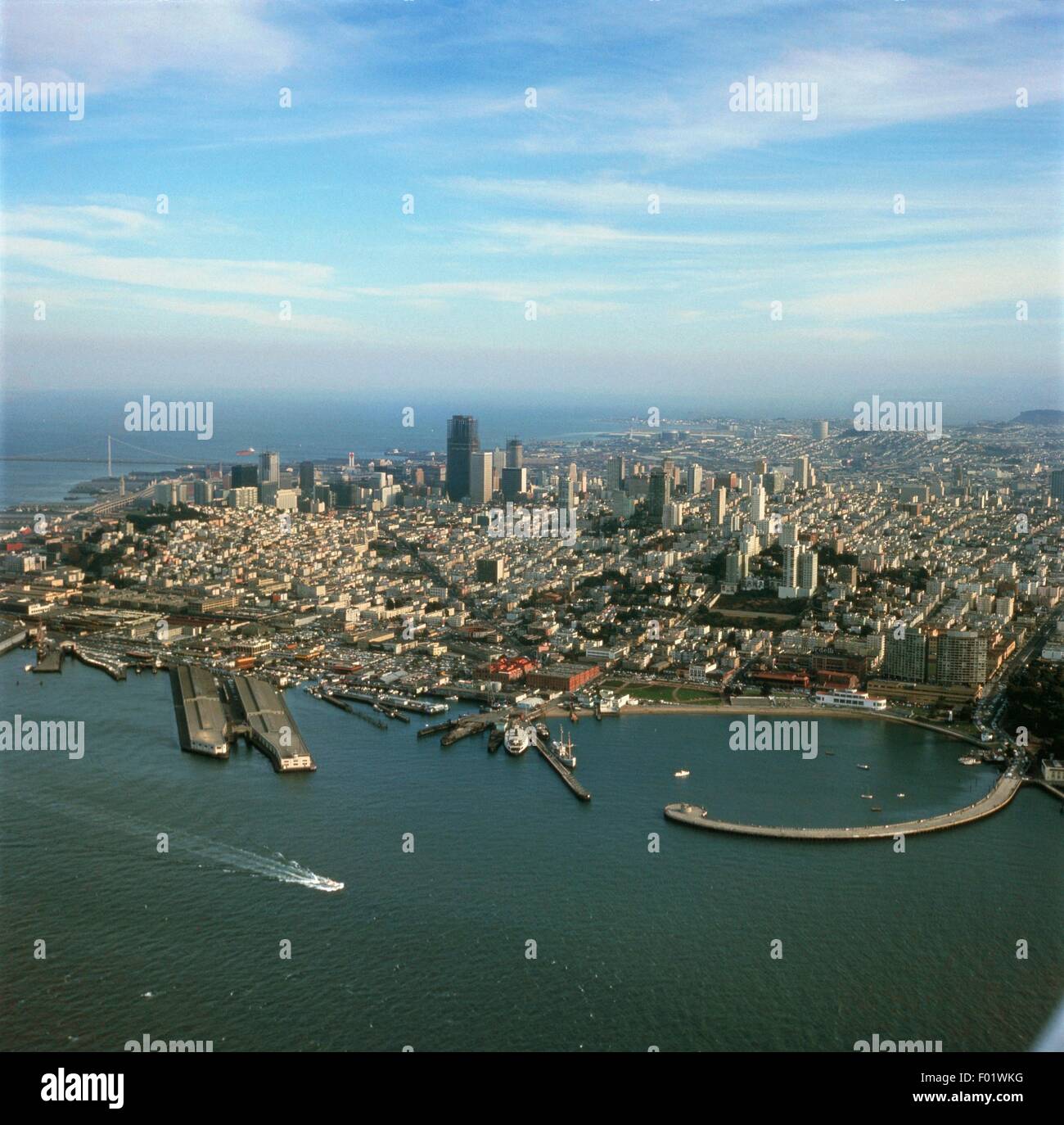 Vue aérienne de la ville et des installations portuaires de San Francisco, Californie, États-Unis d'Amérique Banque D'Images