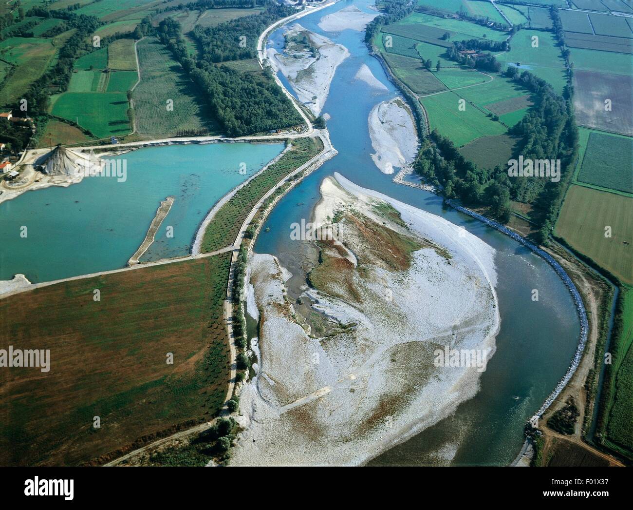 Vue aérienne de la rivière Adda près de Rivolta d'Adda - Province de Crémone, Lombardie, Italie Banque D'Images