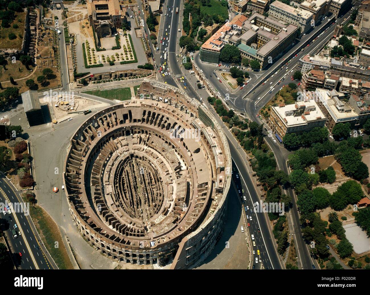 Vue aérienne de Flavian amphitheater Colisée à Rome (Liste du patrimoine mondial de l'UNESCO, 1980, 1990) - Région du Latium, Italie Banque D'Images