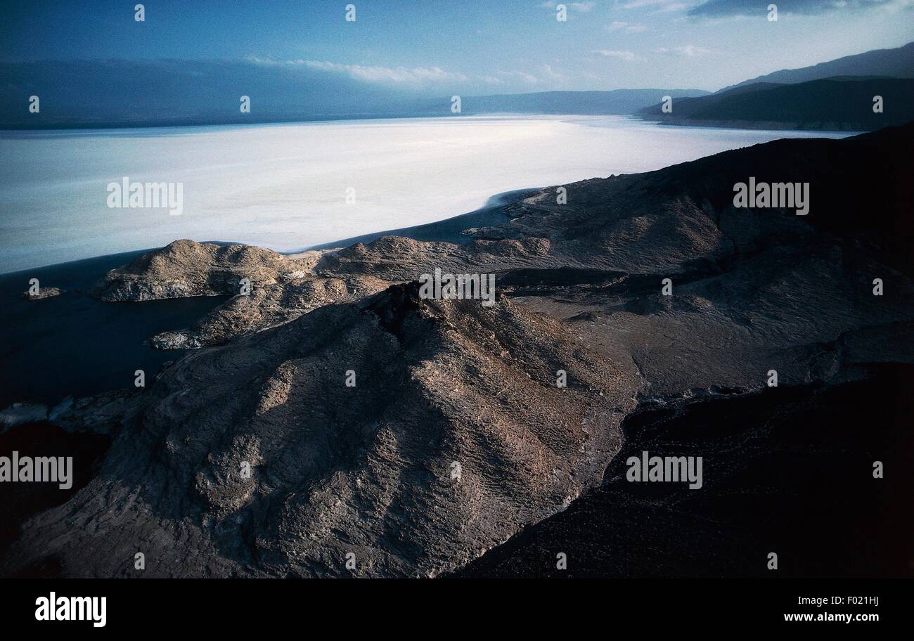 Vue du lac Assal, à 155 mètres au-dessous du niveau de la mer, le point le plus bas en Afrique, la Grande Vallée du Rift, à Djibouti. Banque D'Images