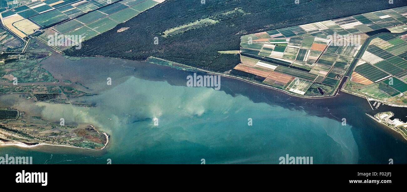 Vue aérienne du Parc Régional du Delta du Po, Sacca di Goro - province de Ferrare, Émilie-Romagne, Italie. Banque D'Images