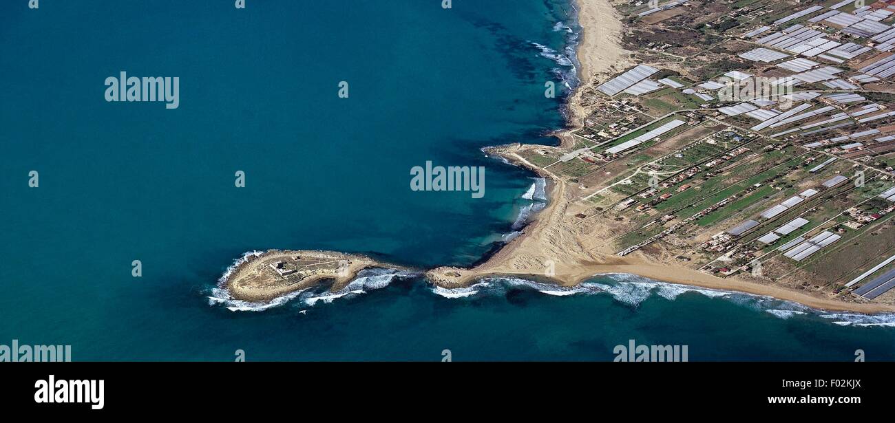Vue aérienne de l'Isola delle Correnti (île) - Province de Syracuse, Sicile, Italie. Banque D'Images