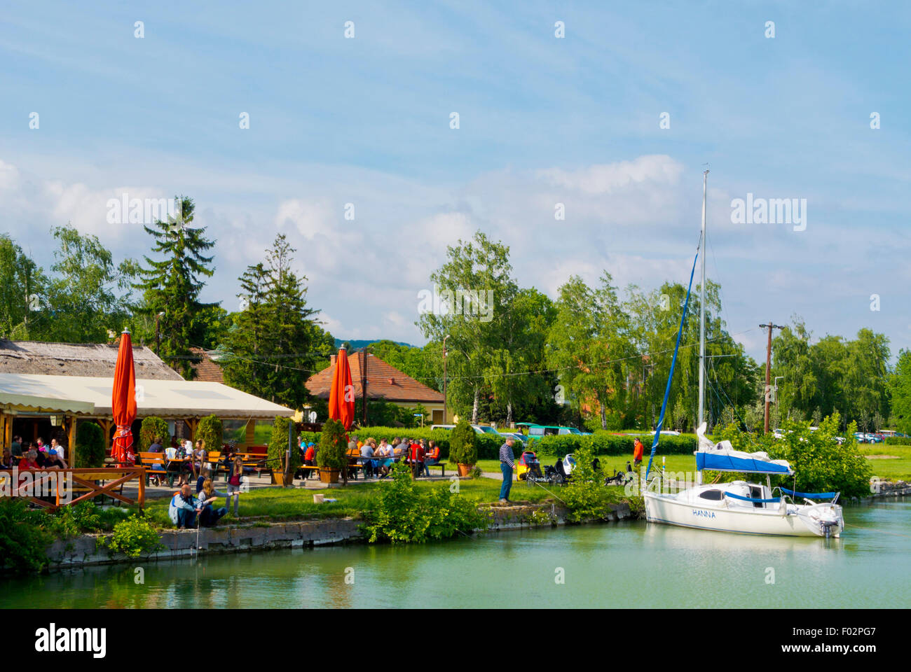 Lakeside à côté de la jetée, avec restaurants, Revfulop, Lake Balaton, Hungary, Europe Banque D'Images