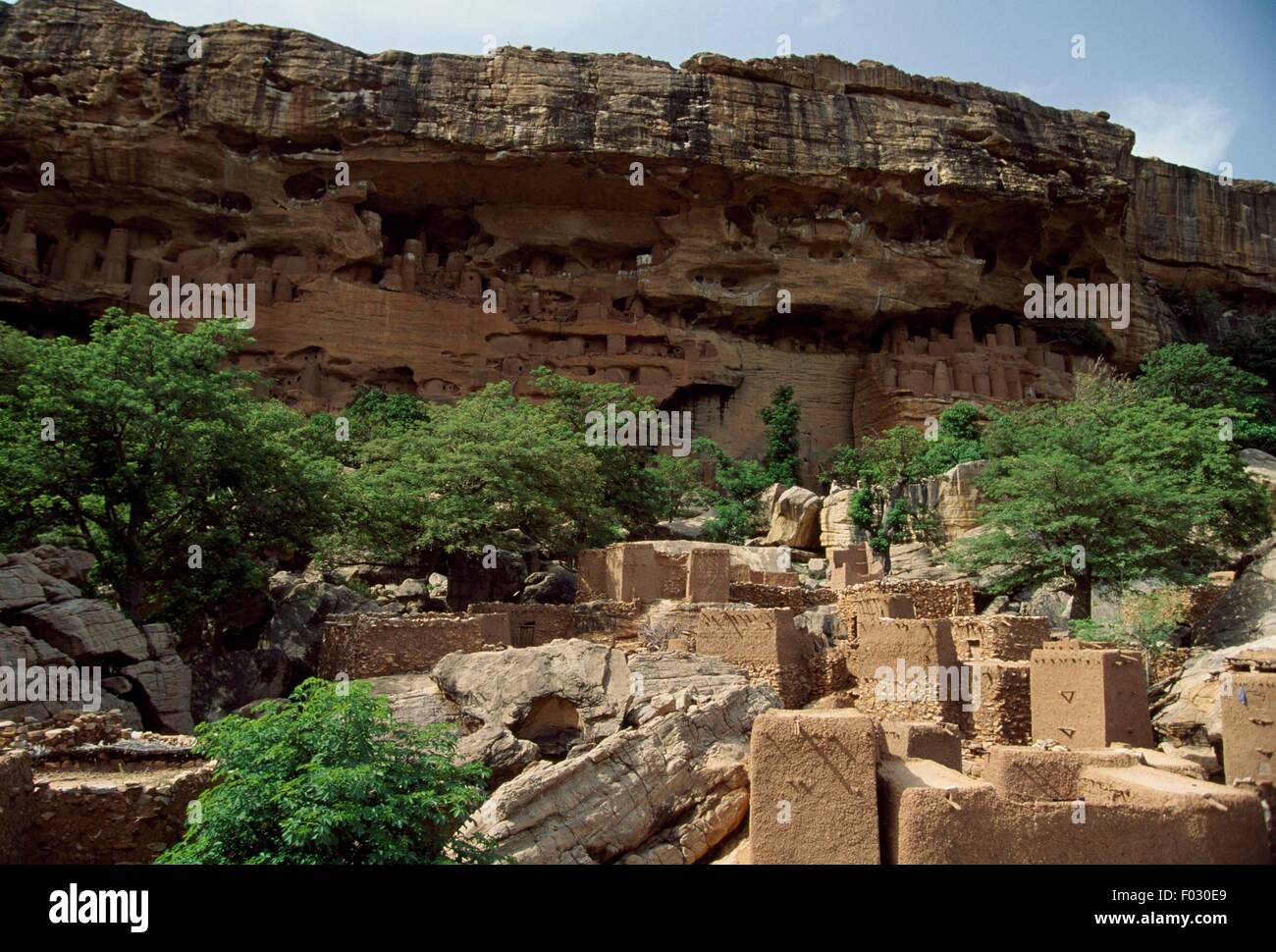 Habitations troglodytes, disparus (telem dans village Dogon de Youga Piri, Mali. Banque D'Images