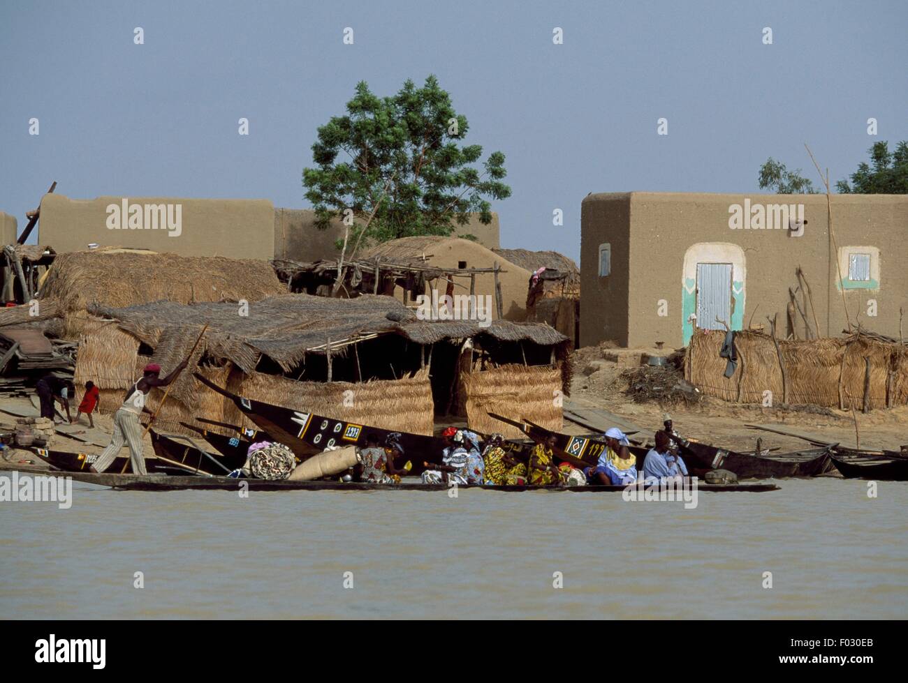 Vue de la rivière près du village de Mopti, au Mali. Banque D'Images