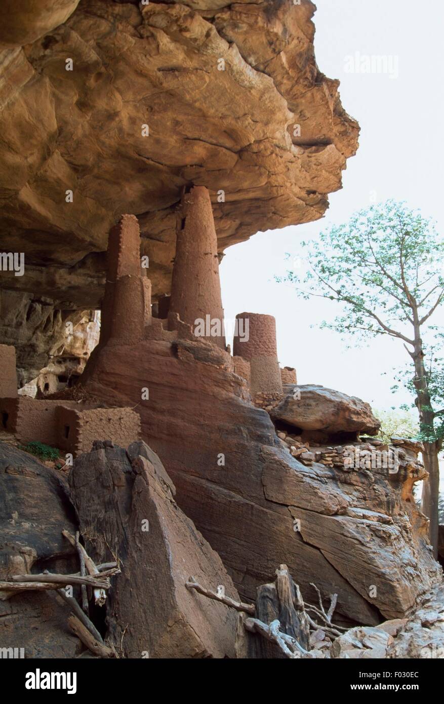 Habitations troglodytes, disparus (telem dans village Dogon de Youga Piri, Mali. Banque D'Images