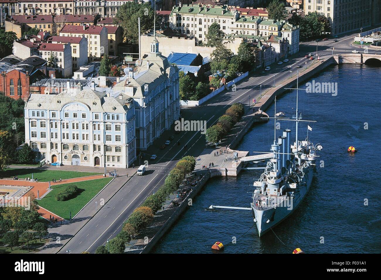Vue aérienne de l'Académie Navale et Cruiser Aurora (Krejser Avrora ; 1900) sur la rivière Neva - Saint-Pétersbourg centre historique (Liste du patrimoine mondial de l'UNESCO, 1990), Russie Banque D'Images