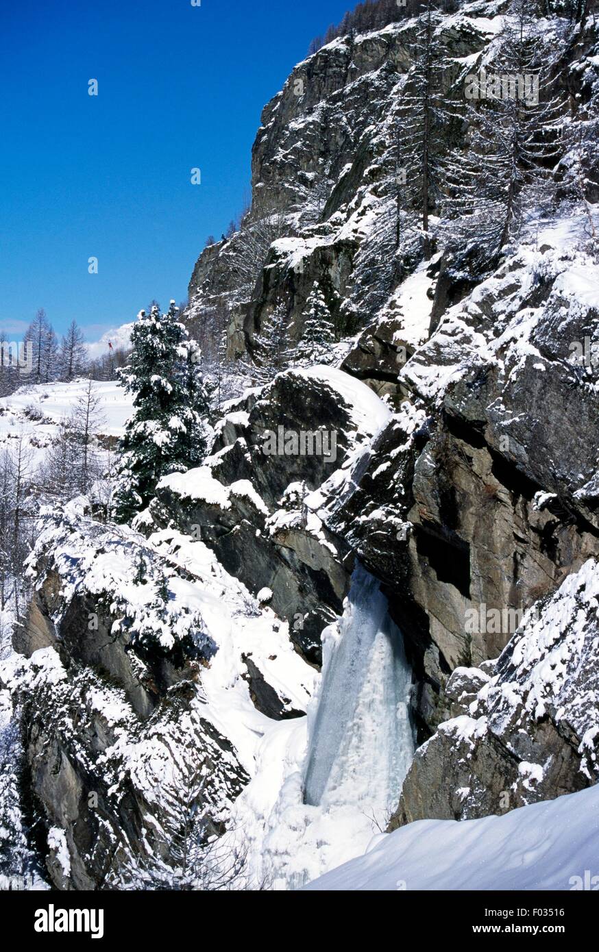 Lillaz Falls frozen, Val di Cogne, Parc National du Grand Paradis, Val d'Aoste (Alpes occidentales), l'Italie. Banque D'Images