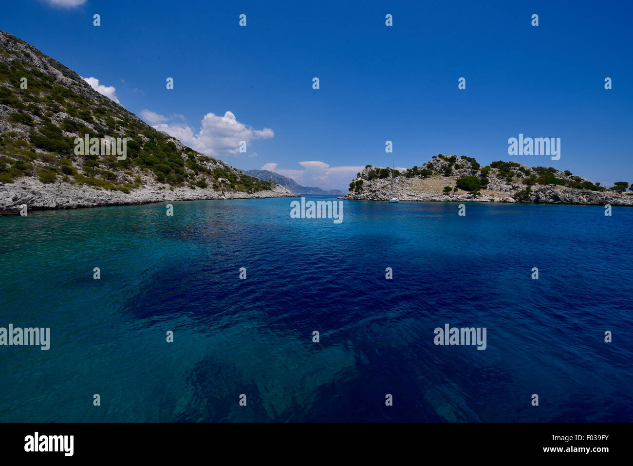 Deep Blue Bay sur la côte turque de la mer Méditerranée Banque D'Images